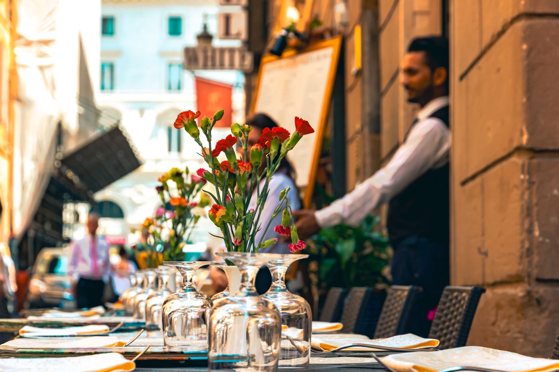 Praktyczny przewodnik po włoskich restauracjach: coperto, serwis, rachunek i napiwki